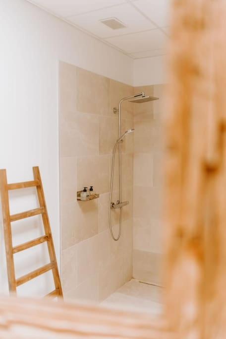 Suite De Charme Avec Jacuzzi Et Cabine Infrarouge Tubize Exterior foto